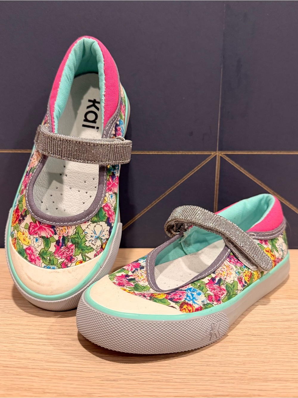 See Kai Run Floral Mary Jane Kids Shoes in Pink & Mint & silver - size 11.5